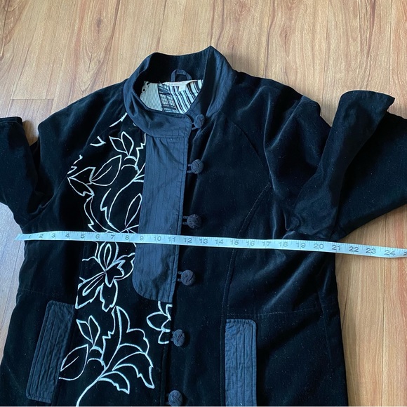 Norm Thompson Vintage Black White Velvet Jacket Embroidery Kimono Sleeves Size M - Picture 12 of 17